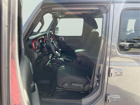 Used 2023 Jeep Wrangler Unlimited Rubicon AWD/4WD image 9