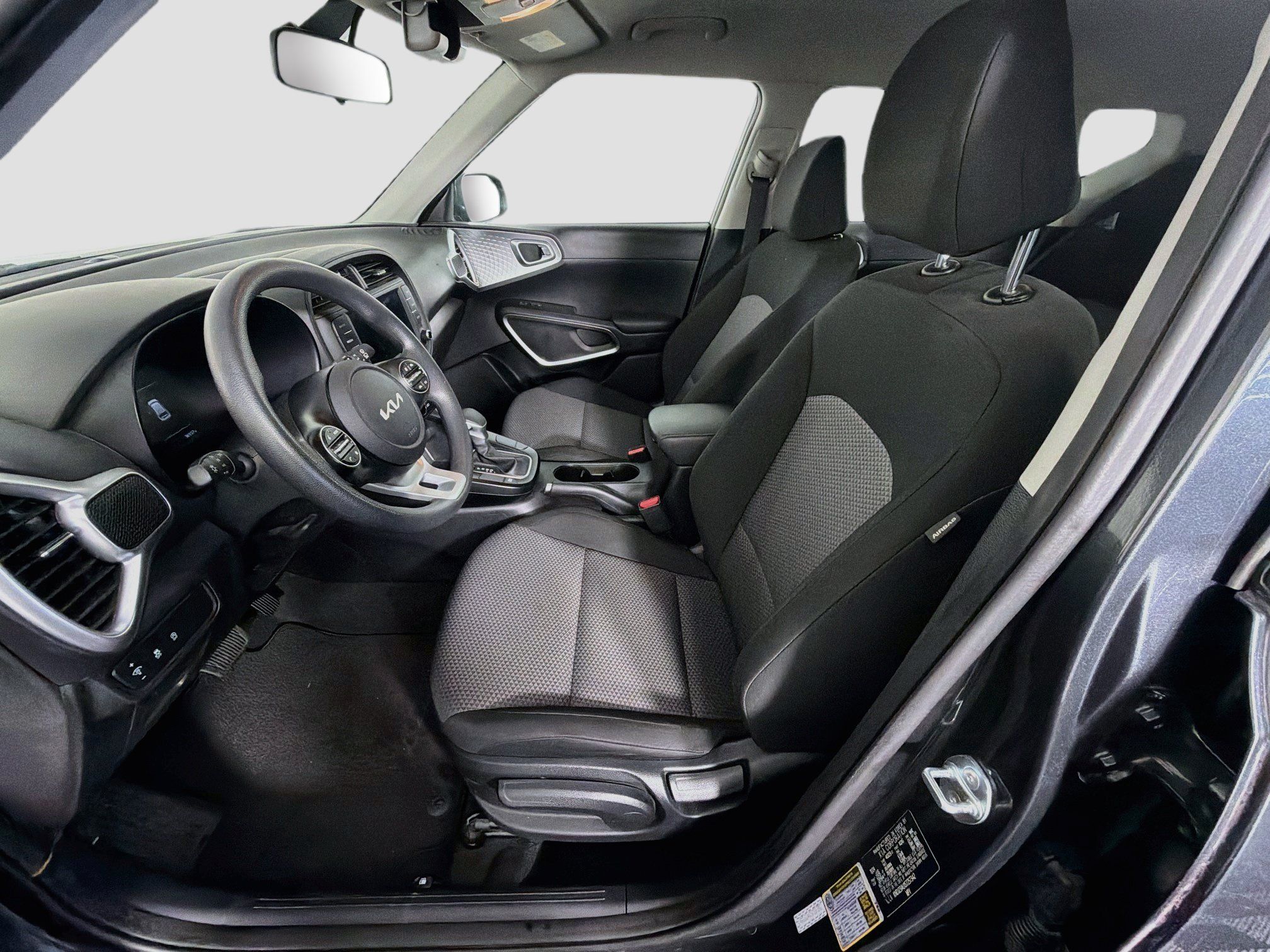 Used 2025 Kia Soul LX w/ LX Technology Package FWD image 13
