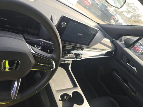 Used 2024 Honda Prologue EX image 5