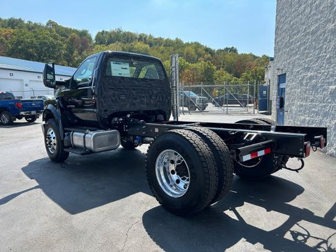 New 2026 Ford F650 2WD Regular Cab Super Duty image 9