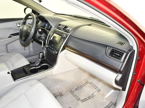 Used 2016 Toyota Camry LE FWD image 37
