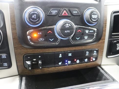 Used 2018 RAM 1500 Laramie w/ Convenience Group AWD/4WD image 39