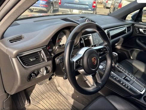 Used 2017 Porsche Macan S image 3