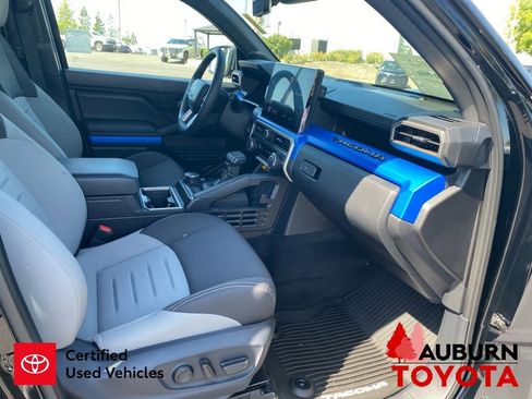 Certified 2025 Toyota Tacoma TRD Sport w/ TRD Sport Upgrade Package AWD/4WD image 15