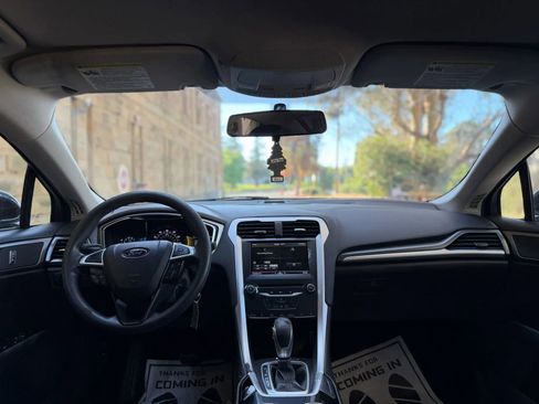 Used 2014 Ford Fusion SE FWD image 16