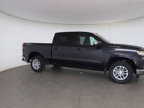 Used 2022 Chevrolet Silverado 1500 LT AWD/4WD image 25