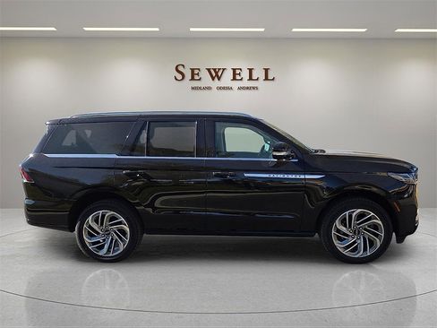 New 2025 Lincoln Navigator Reserve image 5