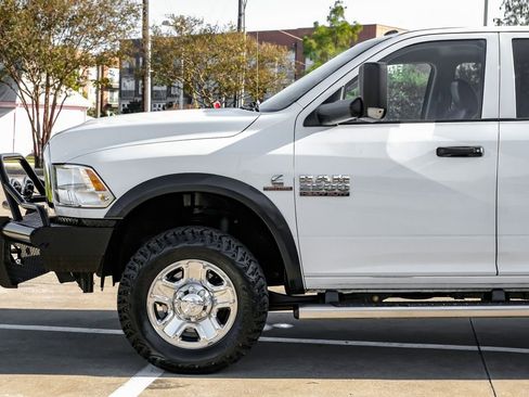 Used 2018 RAM 2500 Tradesman w/ Chrome Appearance Group image 17