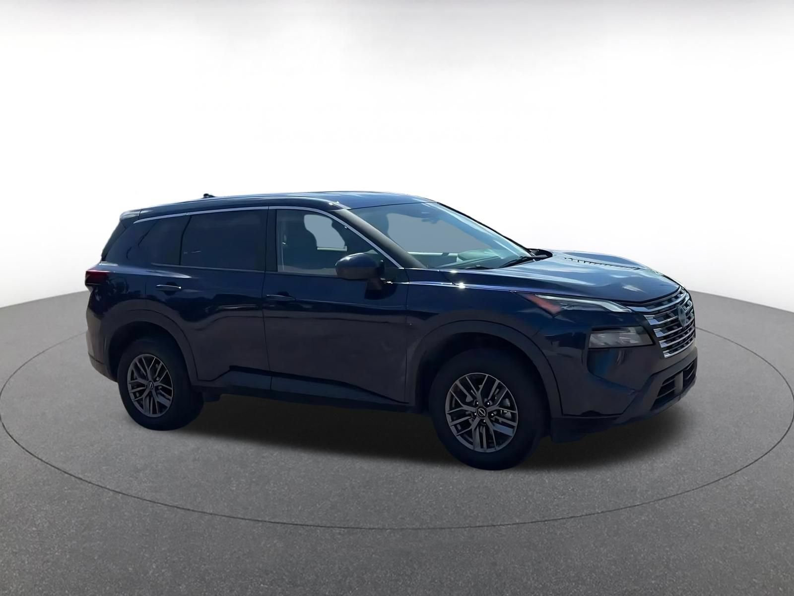 Used 2026 Nissan Rogue SV FWD image 2