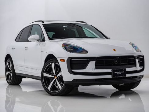 Certified 2026 Porsche Macan AWD/4WD image 8