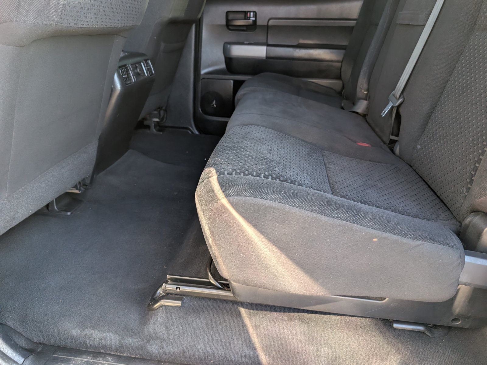 Used 2012 Toyota Tundra 4x4 CrewMax w/ Tow Pkg image 12