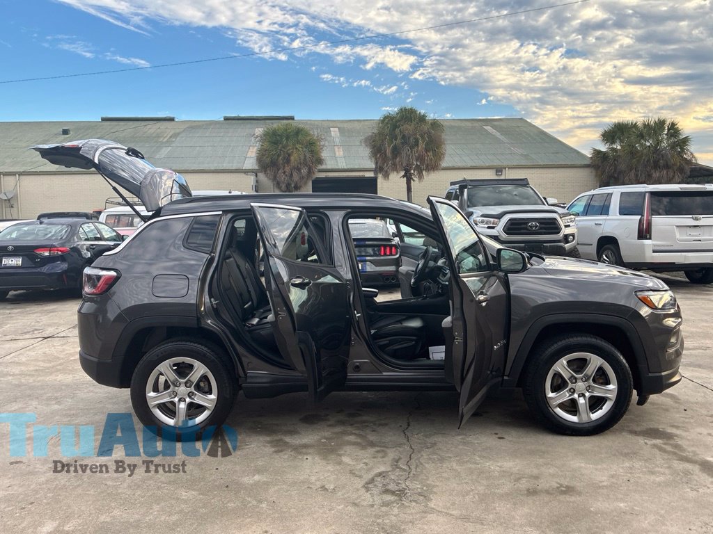 Used 2024 Jeep Compass Latitude AWD/4WD image 19