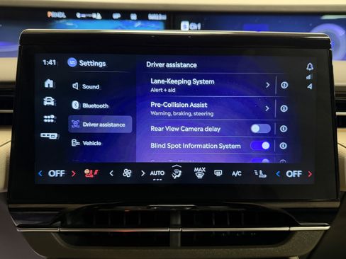 Used 2025 Lincoln Nautilus Reserve image 12