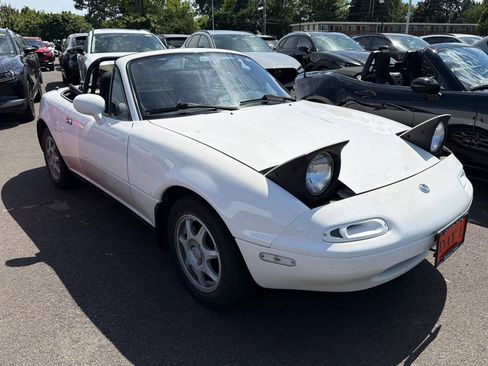 Used 1995 MAZDA MX-5 Miata RWD image 2