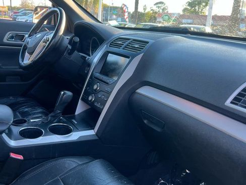 Used 2013 Ford Explorer XLT image 9