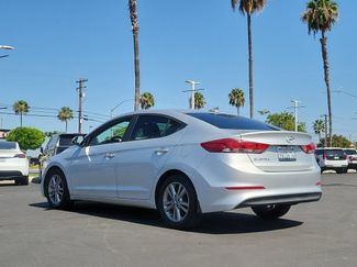Used 2017 Hyundai Elantra SE FWD video 2