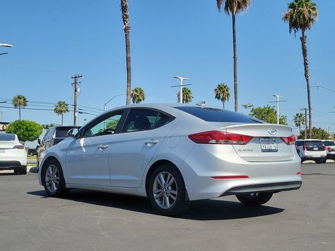 Used 2017 Hyundai Elantra SE FWD image 2