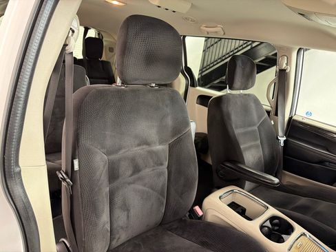 Used 2014 Dodge Grand Caravan SXT FWD image 24