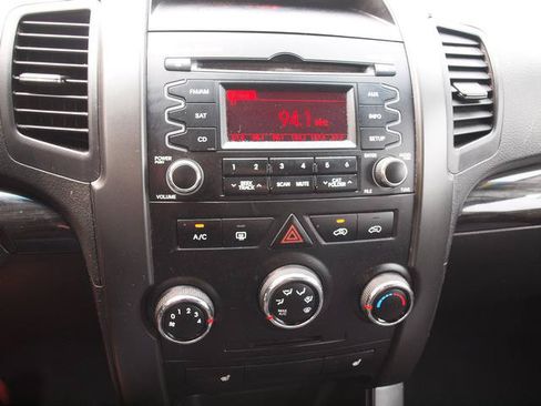 Used 2012 Kia Sorento LX w/ Convenience Pkg FWD image 11