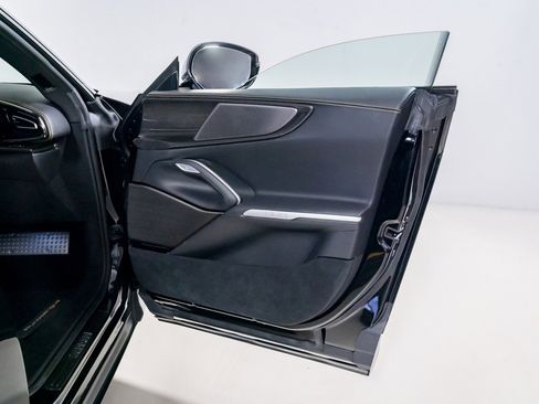 Used 2024 Ferrari Purosangue image 28