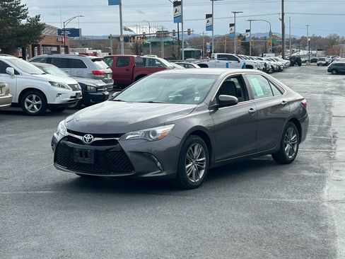 Used 2017 Toyota Camry SE image 9
