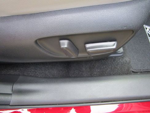 Used 2025 Toyota RAV4 Limited image 27