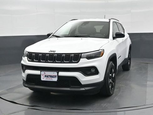 Used 2025 Jeep Compass Latitude w/ Altitude Special Edition AWD/4WD image 8