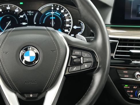 Used 2019 BMW 530e xDrive w/ Premium Package AWD/4WD image 14