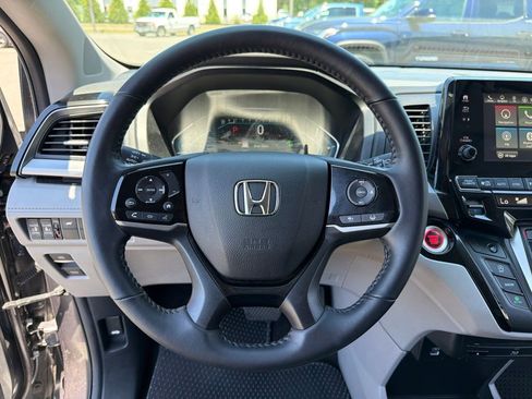 Used 2024 Honda Odyssey Touring image 11