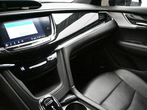 Used 2020 Cadillac XT6 Premium Luxury image 4