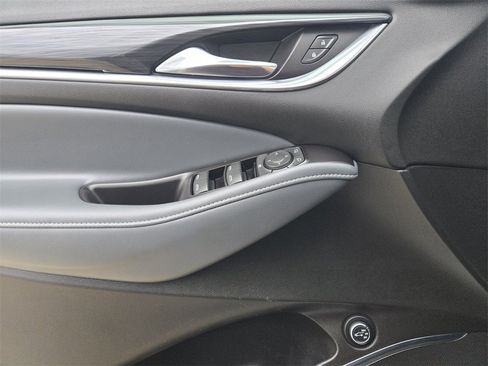 Used 2020 Buick Enclave Essence image 24