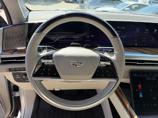 Used 2025 Cadillac Escalade Sport Platinum AWD/4WD image 17