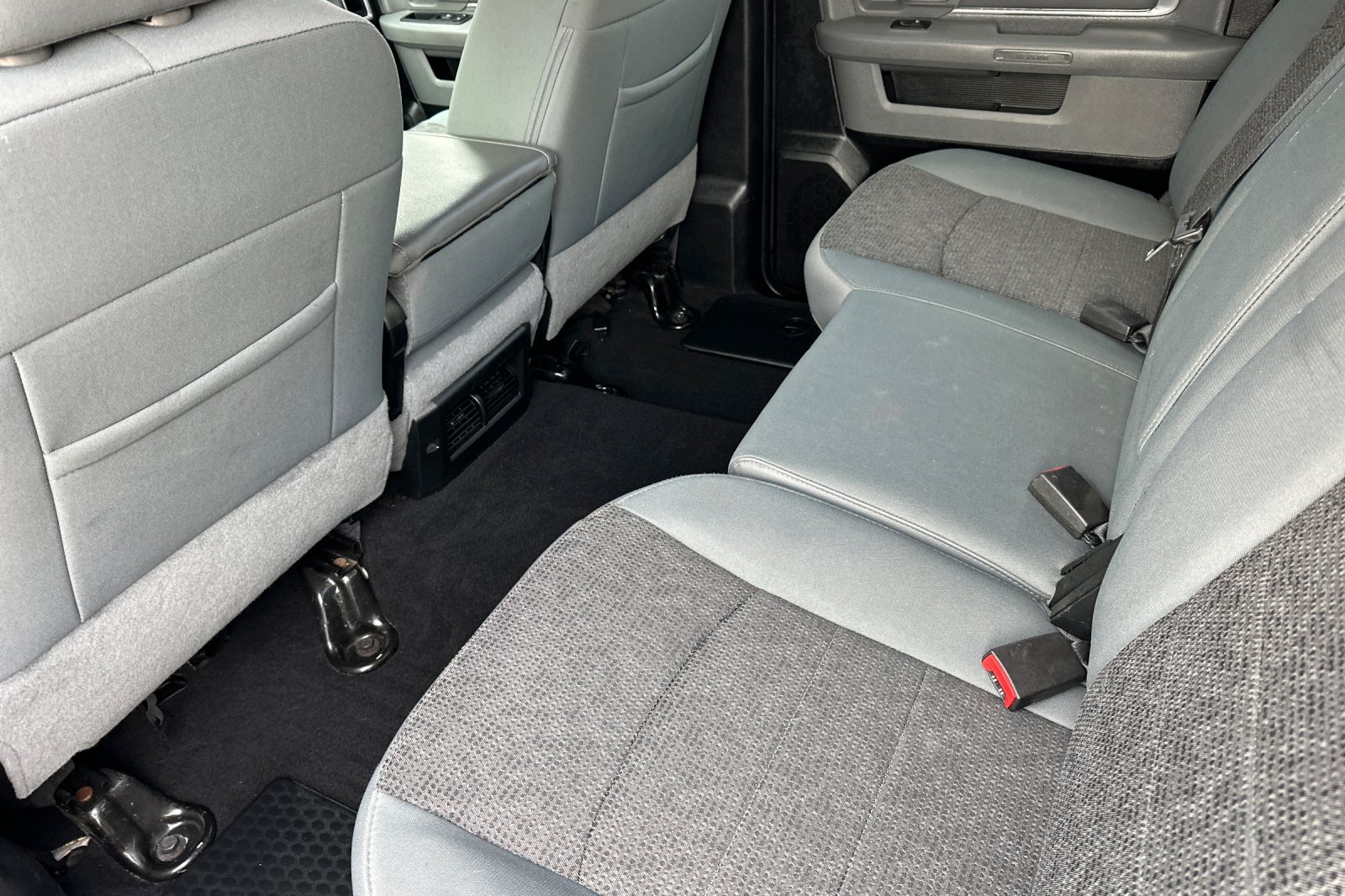 Used 2018 RAM 1500 Classic SLT AWD/4WD image 14