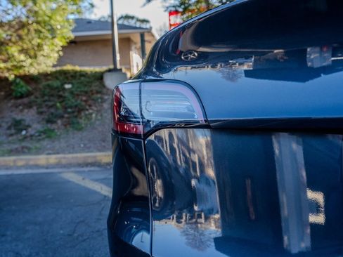 Used 2024 Tesla Model Y Long Range image 25