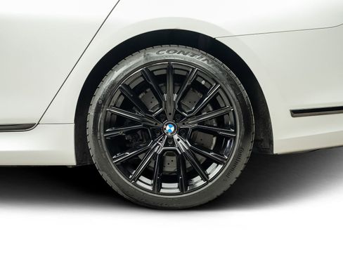 Used 2021 BMW 750i xDrive w/ Executive Package AWD/4WD image 27
