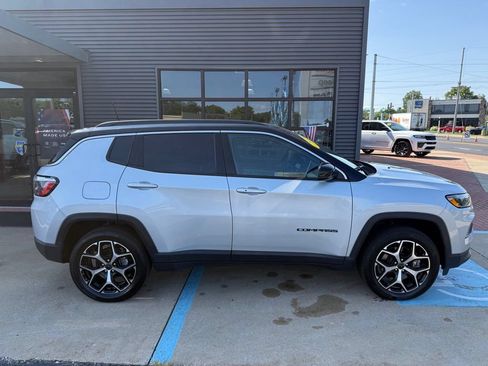 Used 2025 Jeep Compass Limited AWD/4WD image 9