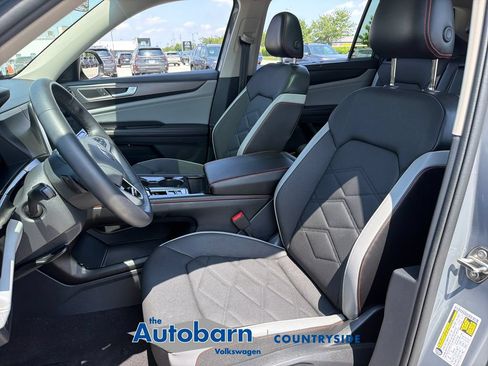 Certified 2024 Volkswagen Atlas Peak Edition SE AWD/4WD image 7
