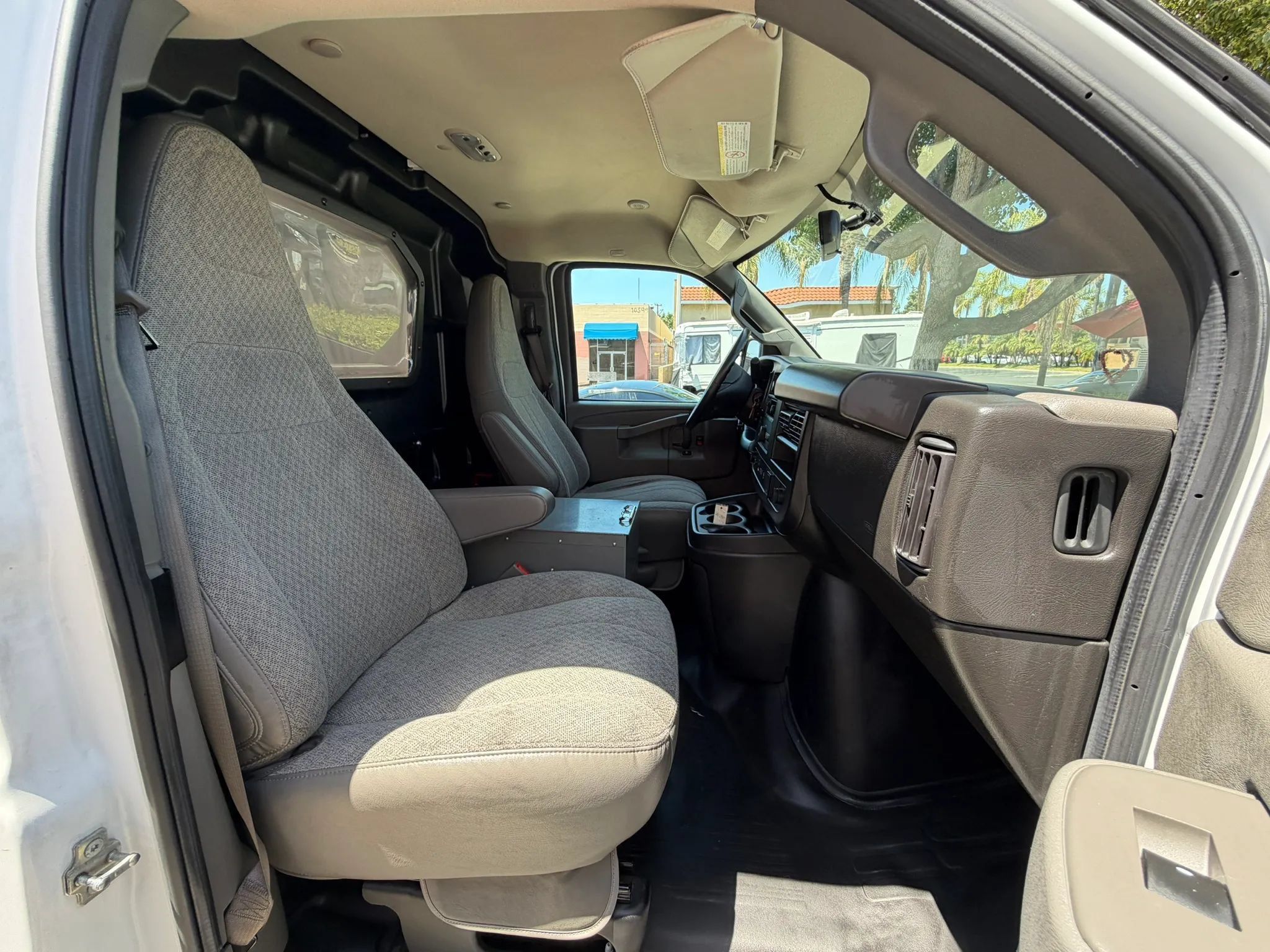 Used 2023 GMC Savana 2500 Extended w/ Driver Convenience Package RWD image 17
