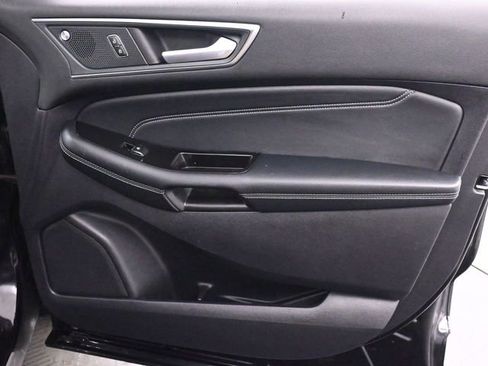 Used 2019 Ford Edge Titanium image 18