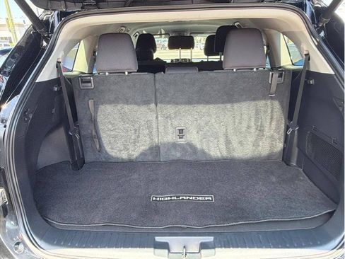 Used 2022 Toyota Highlander LE AWD/4WD image 24
