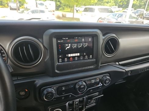Used 2022 Jeep Wrangler Unlimited Sport AWD/4WD image 19