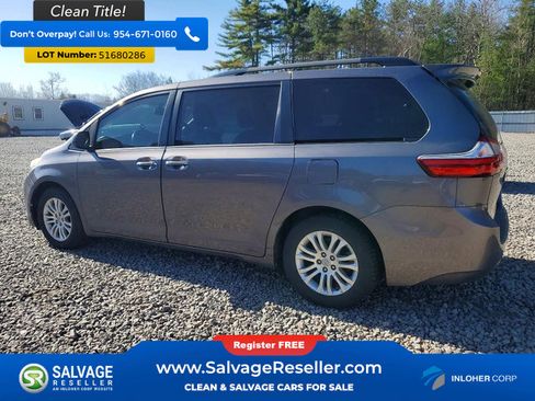 Used 2017 Toyota Sienna XLE Premium FWD image 3