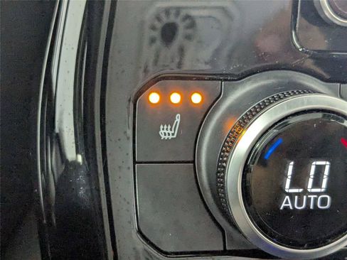 Used 2021 Toyota Highlander XLE FWD image 22