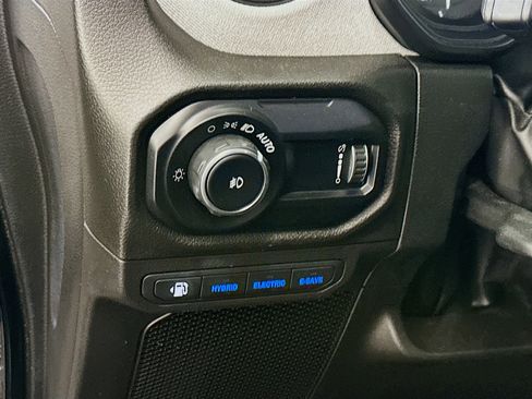 Used 2024 Jeep Wrangler Unlimited w/ Convenience Group AWD/4WD image 17