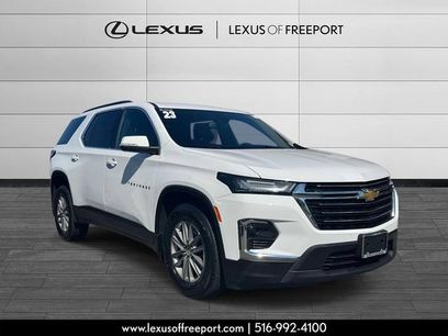 Used 2023 Chevrolet Traverse LT