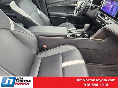 Used 2025 Toyota Camry SE w/ Multimedia Upgrade Package image 15