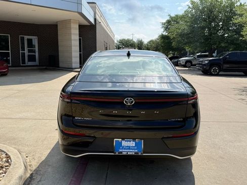 Used 2024 Toyota Crown Limited image 4