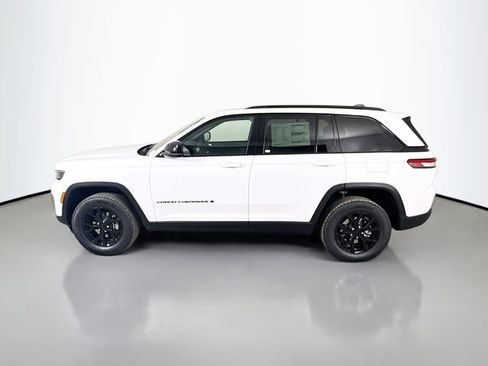 New 2025 Jeep Grand Cherokee Altitude image 4