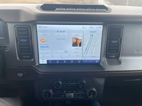 Used 2022 Ford Bronco Outer Banks w/ Sasquatch Package image 16