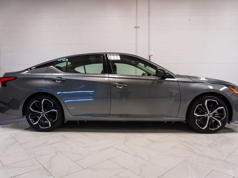 Used 2024 Nissan Altima 2.5 SR FWD image 35